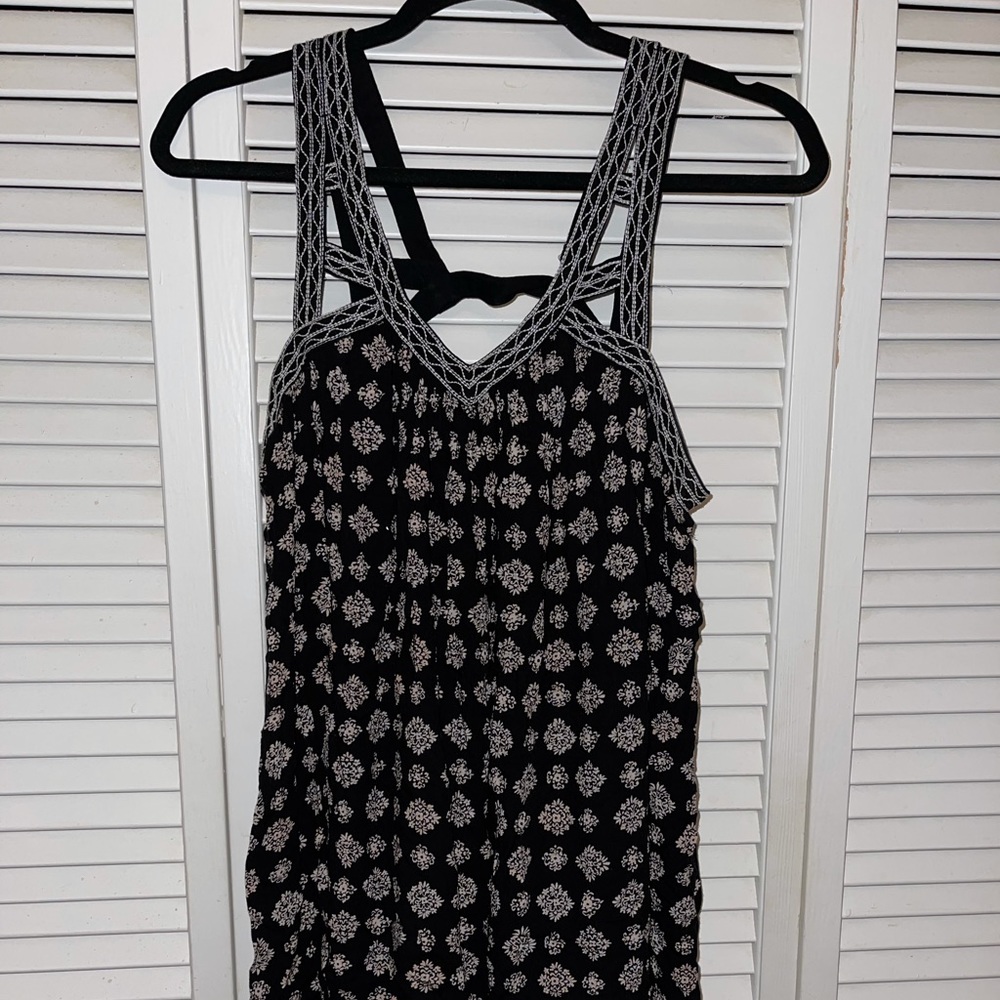 Black and white flowy mini dress